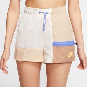 Nike Sportswear Icon Clash Shorts Dessert Dust
